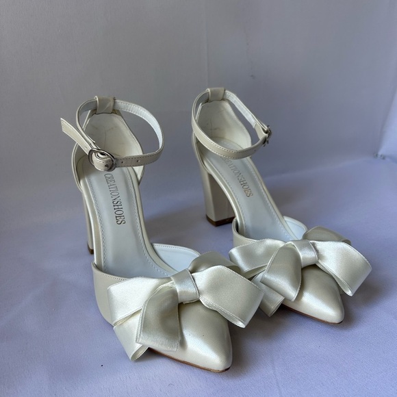 Shoes - Ivory wedding heels with bow